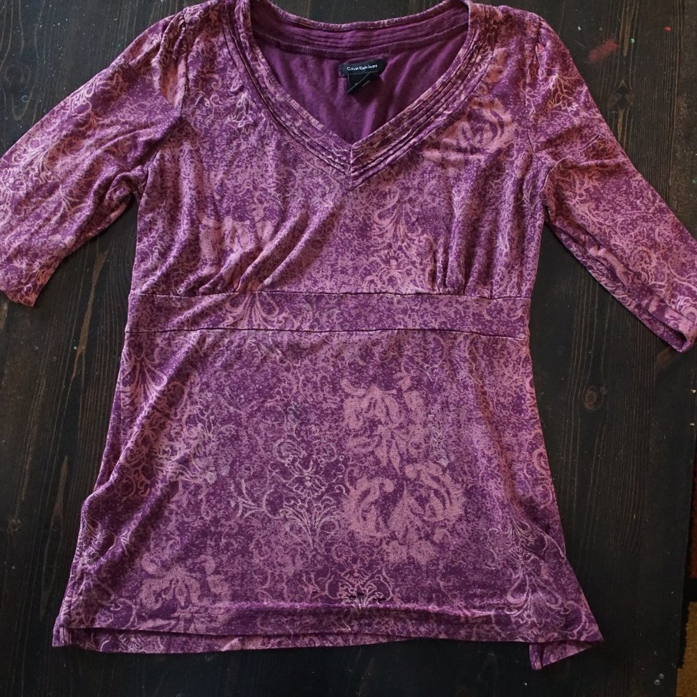 Calvin Klein Jeans Long Sleeve M Purple V neck